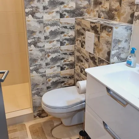 Korona Apartman *